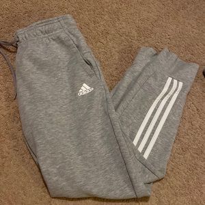 gray adidas sweatpants with pockets
